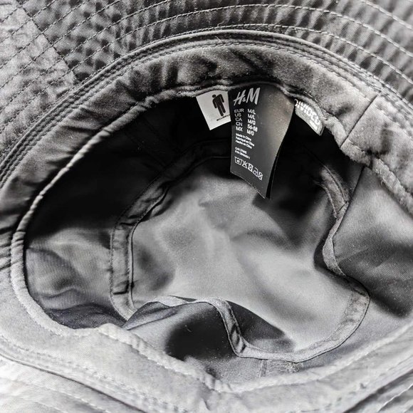 If I only had the Billie Eilish Bucket Hat, my look would be complete! - Picture 2 of 2